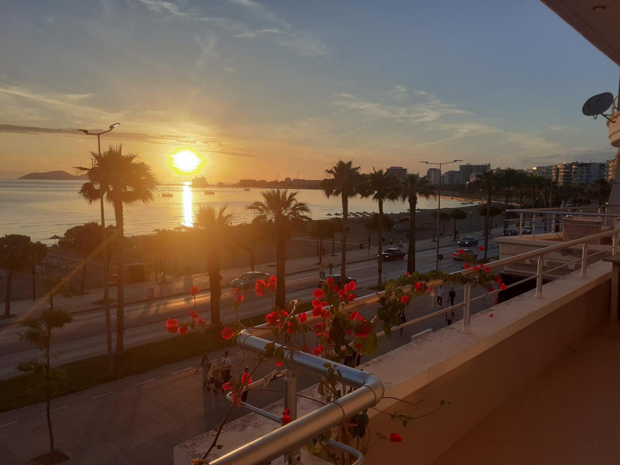 Seafront Luxury 150 Meter Secured Parking Apartamento *
