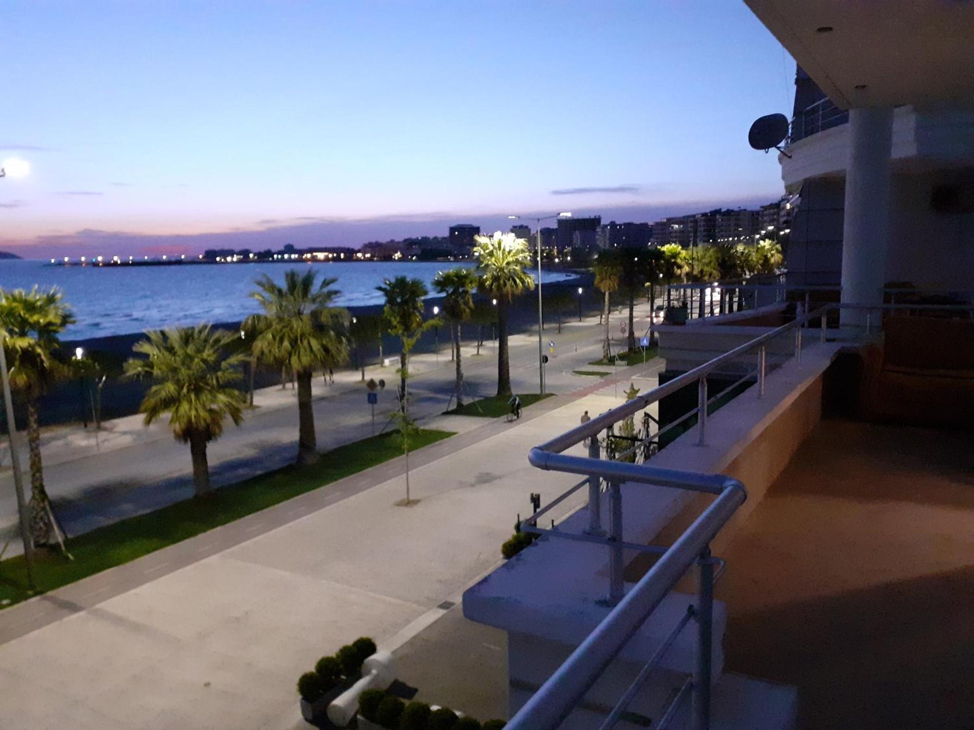 Seafront Luxury 150 Meter Secured Parking Apartamento *